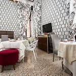 Ca' Nobile Corner